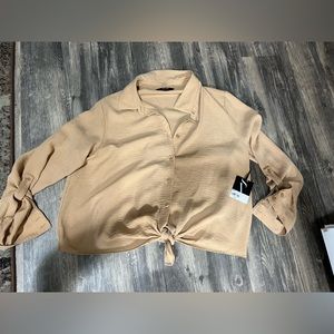 Large Simply Vera Wang tan dressy quarter length or long sleeve shirt